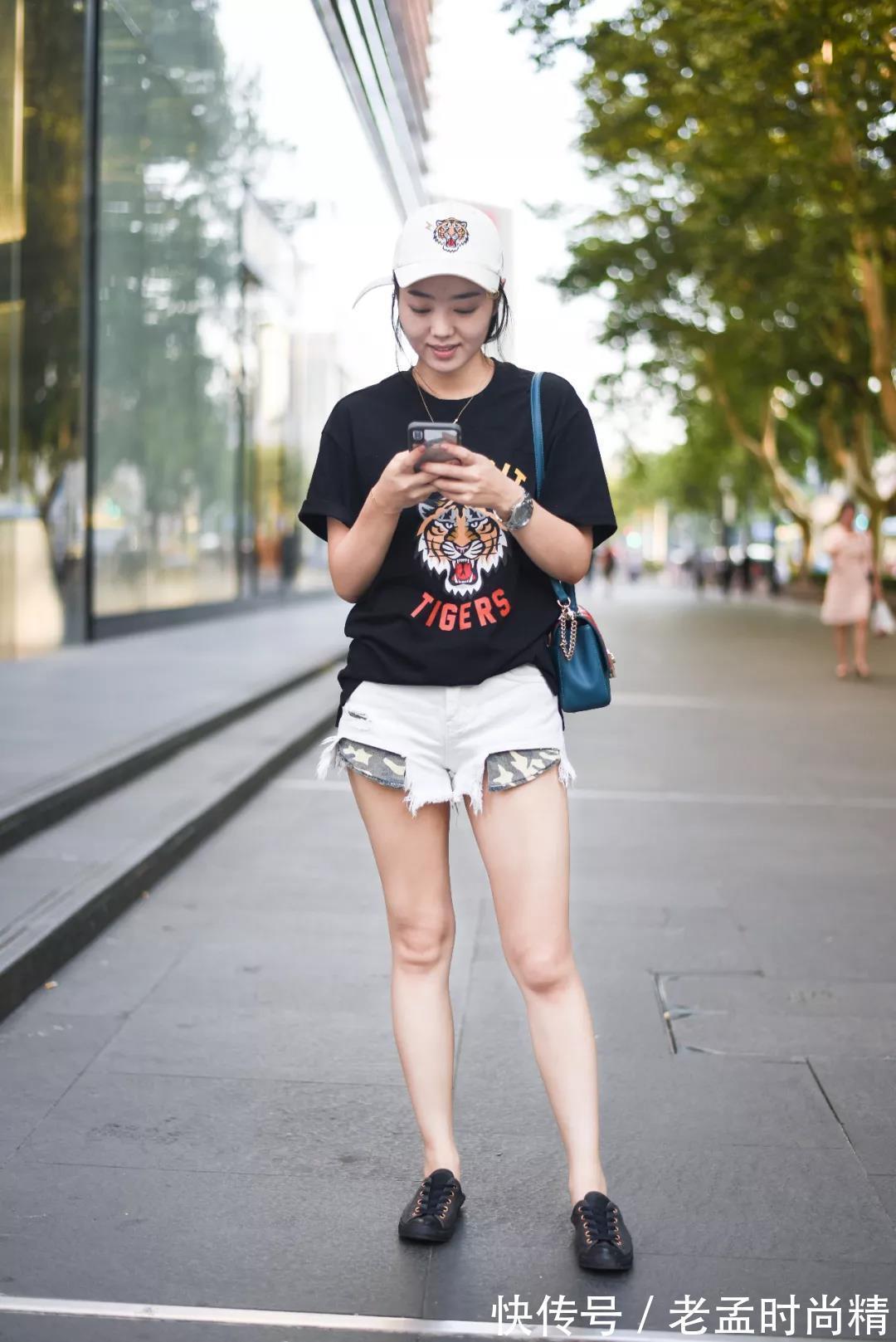 路人 街拍路人,没有丑女人,不做懒女人,穿搭时尚体面才能魅力无限