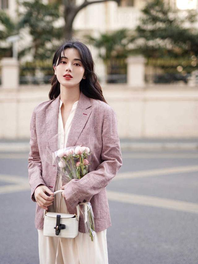 文艺|法式浪漫文艺风,针织开衫搭配半身裙高级优雅,温柔又气质