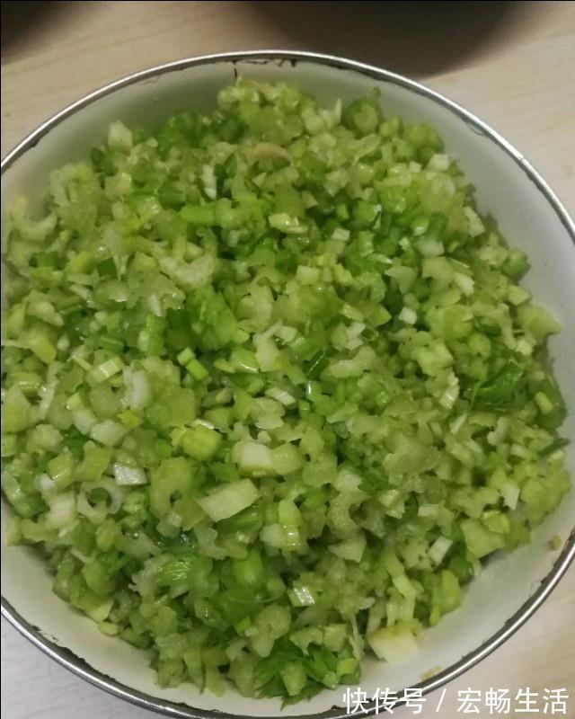 芹菜|猪肉芹菜饺子的正确做法，芹菜不焯水不刹水，香味浓