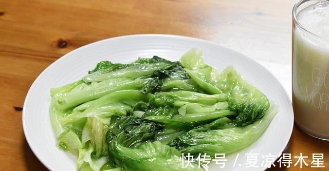 70后夫妻的极简早餐，只有三样，简单方便，好吃极了，吃着很满足！