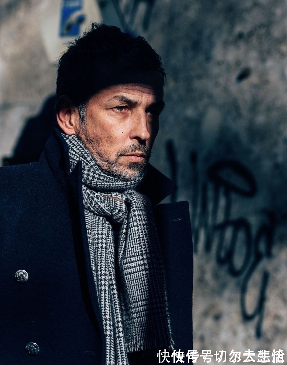 loro 卷福基努里维斯,在打造绅士这点上心有灵犀