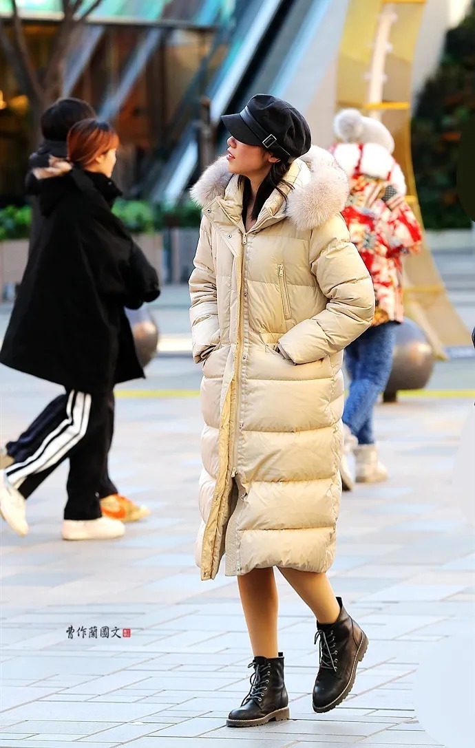 温暖|街拍:温暖又时尚的肉色丝袜美女