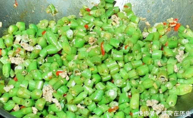 炒豆角,最不该直接下锅炒!请您记住这一妙招,豆角入味,不发黄