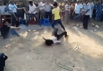 |搞笑GIF:走路不要玩手机 否则后果很严重