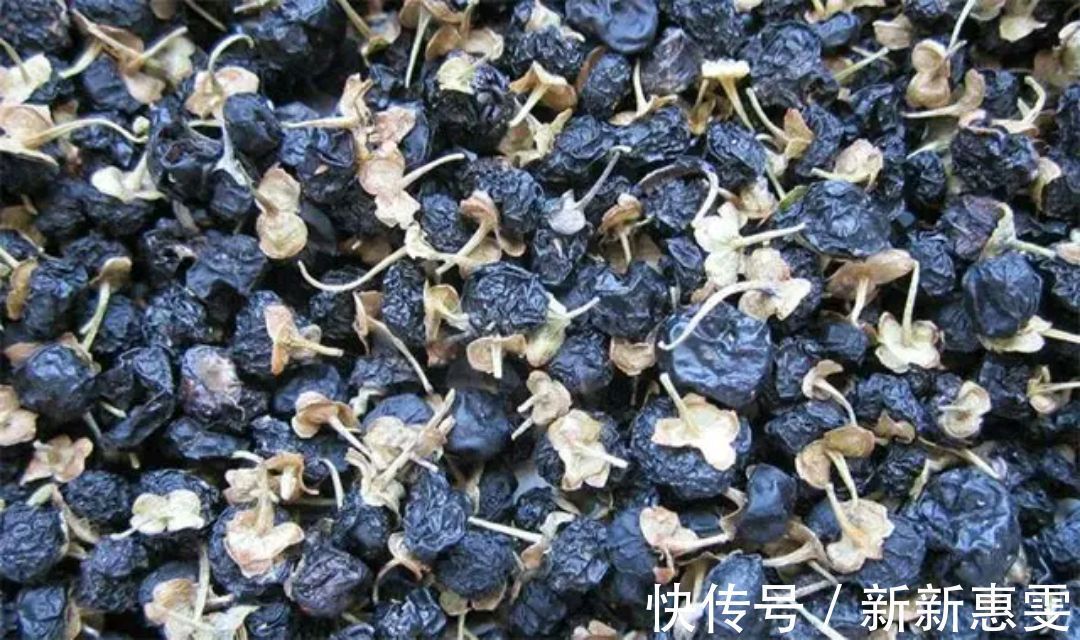 女人|女性40岁后,经常用5物泡水喝,帮助补充气血,脸色也变红润了