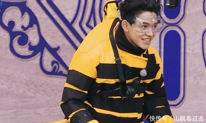 越拉|卢卡斯为节目效果太拼!拿软肋造笑点,蔡徐坤羞到蹲地上偷笑