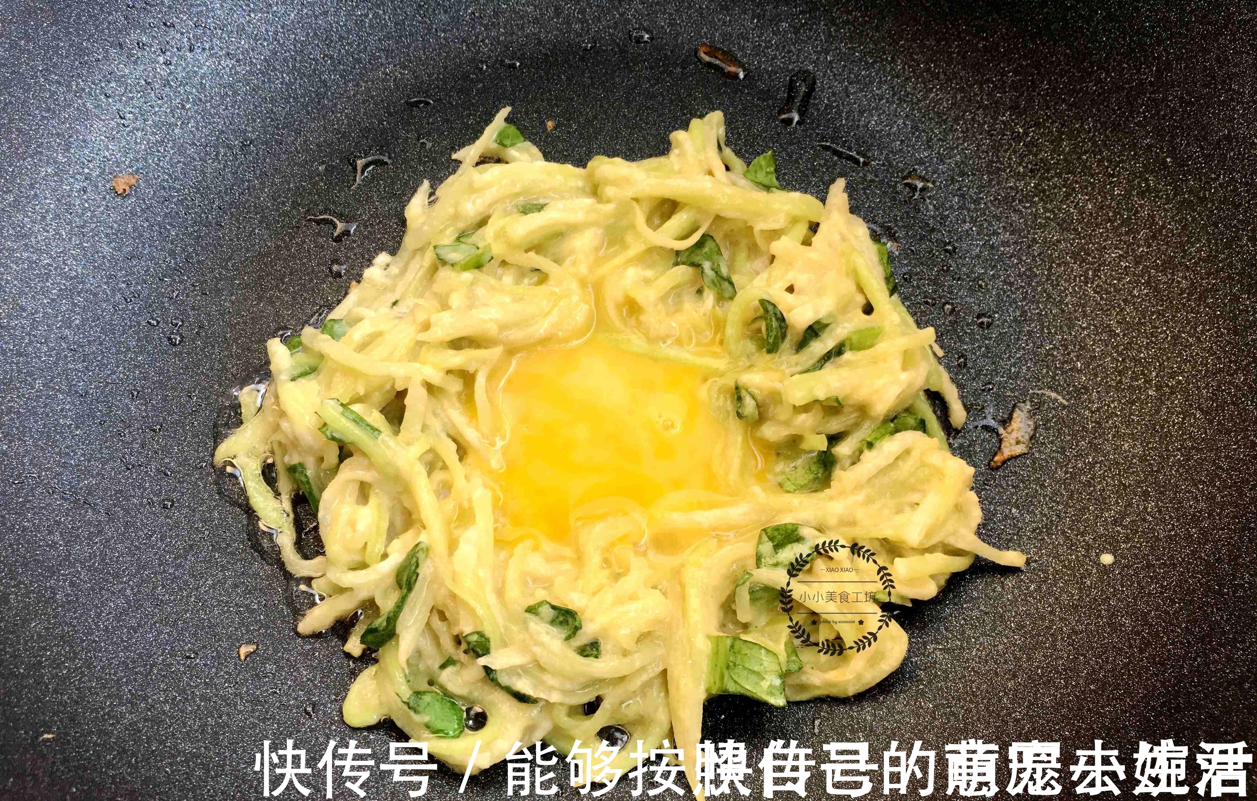 1个萝卜,3个鸡蛋,教你做懒人早餐,不加1滴水,鲜香软嫩真好吃