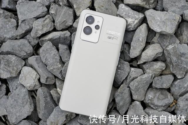 gt2|3分卖2亿元，性价比新爆款诞生，2K直屏+5000毫安仅售3699元起