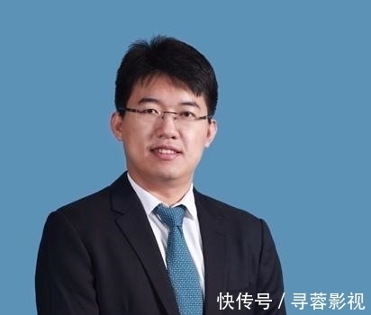 杨惠妍|妻子坐拥30万多亩地,还手握近2千亿现金,他每天负责到处做慈善