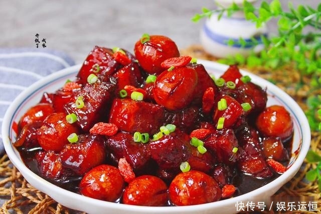 年夜饭的压轴菜来了,寓意招财进宝,肥而不腻,绝对撑得住场面