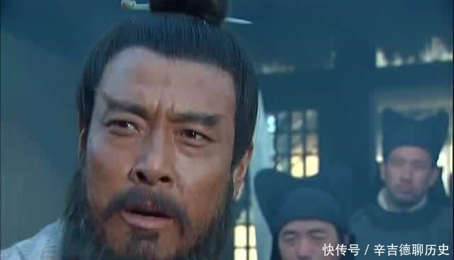 晁盖内心极其优柔寡断,对官府态度摇摆不定,对是否招安举棋不定