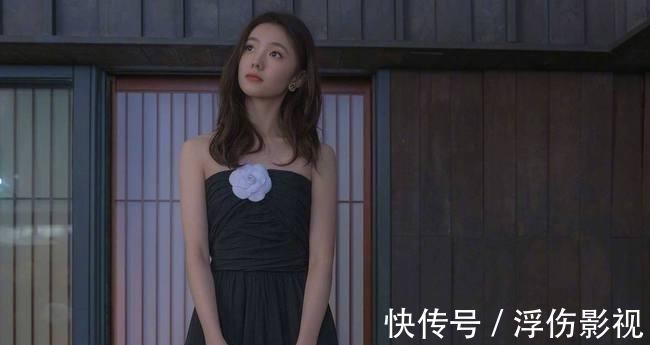 刘浩存在食堂擦桌子、扫地，体验清洁工的工作