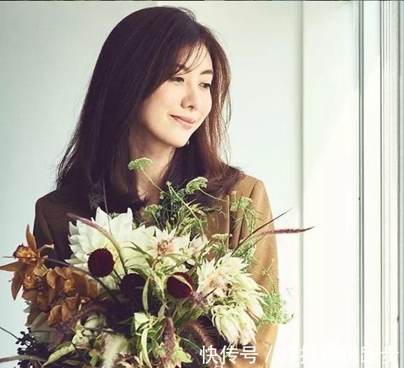 太太 日本太太的“花样”穿搭,人到中年,多点色彩,穿出不一样风格!