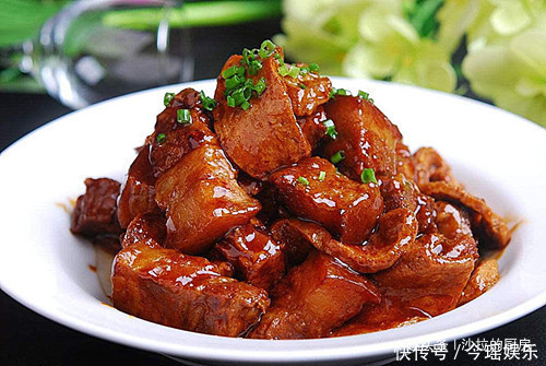 教你懒人红烧肉做法,往电饭锅里一扔,肥而不腻,出锅一扫光