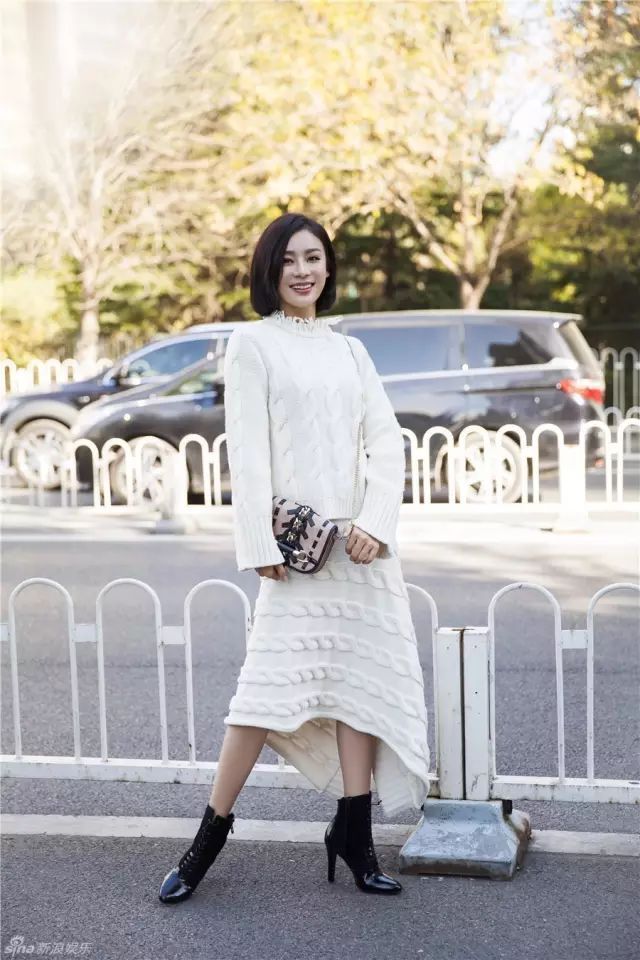 百褶裙|大毛衣+裙子, 才是2020秋冬最时髦的打开方式!
