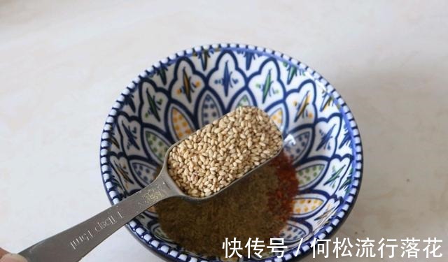 解馋快手菜孜然烤大虾，外酥里嫩味道浓郁，在家也能吃烧烤！