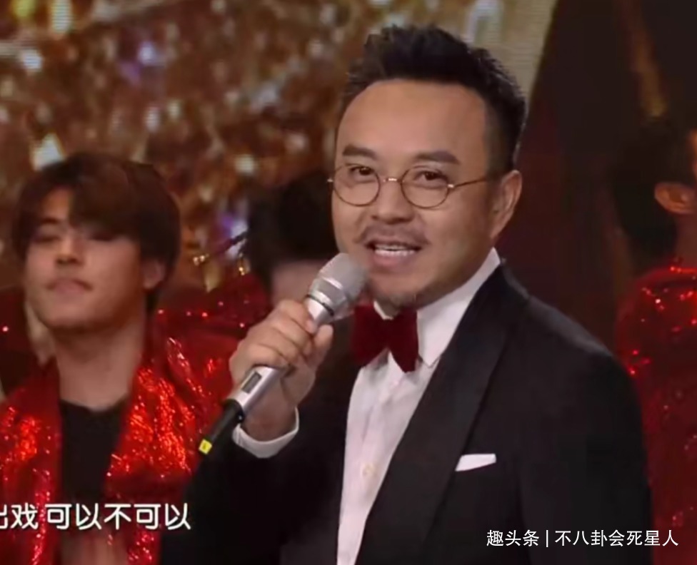 宋茜|金鹰开幕事故多汪涵主持团假唱,巨大黑影挡镜,关晓彤尴尬接话