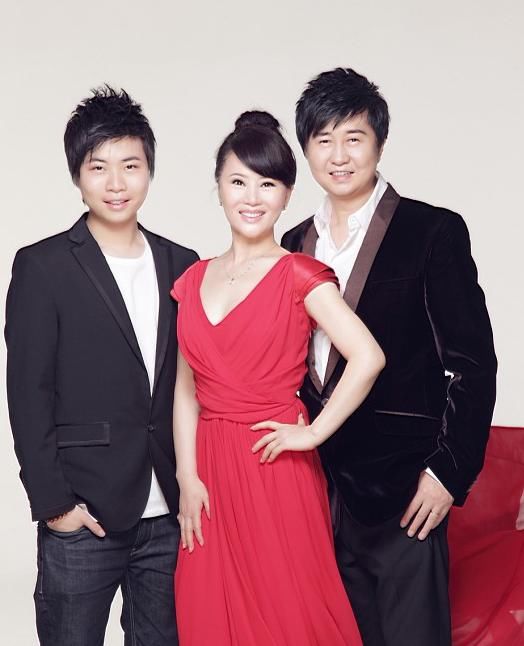 付笛声尹相杰聚会心情好，28岁儿子近照宛若女生，女友是张光北女儿？