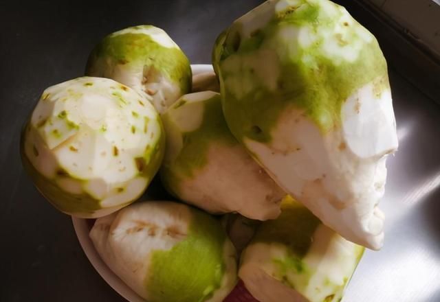 喜欢|腌芥菜时,别只会放盐,多加3招,芥菜丝脆爽入味,比辣白菜好吃