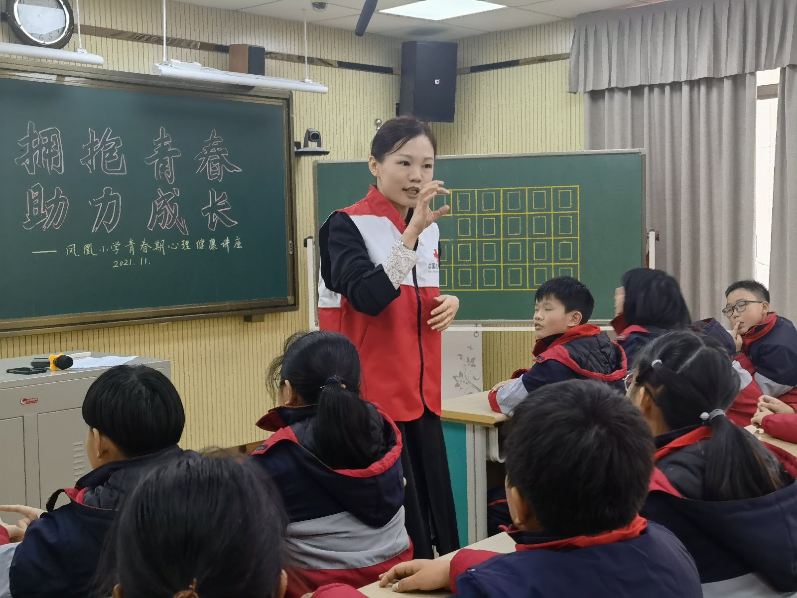 同学们|凤凰小学：开展“拥抱青春 助力成长”青春期心理健康讲座