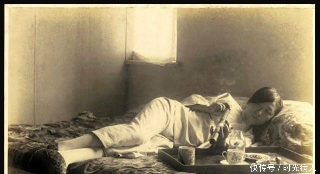 梯子|晚清真实老照片,百姓帮八国联军带路扶梯子,图5的少妇眼神迷离