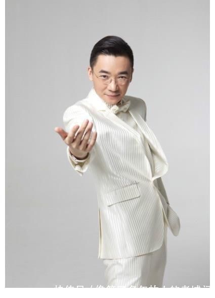 高博漂亮的老婆曝光,他没能成央视一哥,在生活中却是妥妥的一哥