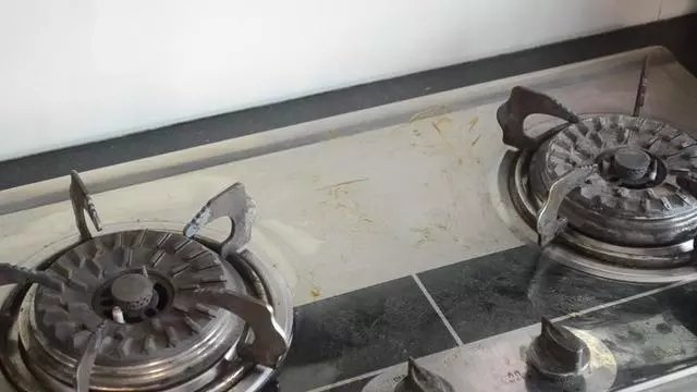 妙用|用完的牙膏管别扔掉，放在厨房一年能省不少钱，邻居见了纷纷学