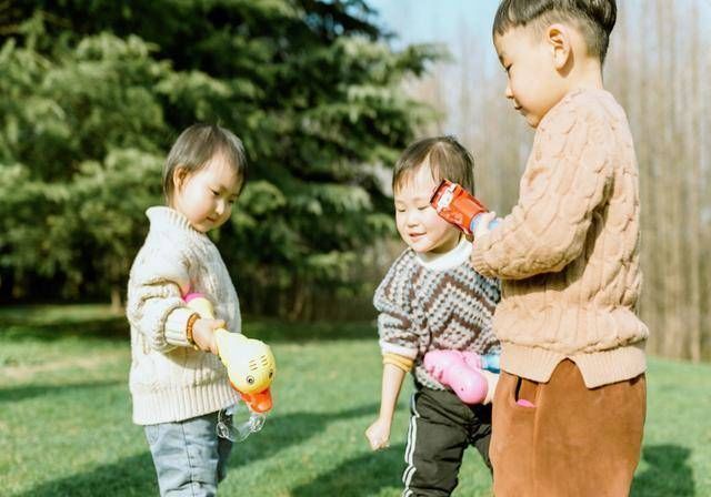 关键期|宝宝的语言发展有“阶段性”,把握好这三个关键期,帮宝宝早发声