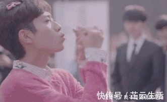 |5个钟无艳，范文芳版最搞笑，郑裕玲版丑爆了，她就像钟无艳本人