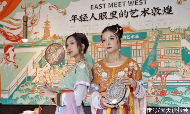  眼里|年轻人眼里的敦煌：仙子捧比萨迎四方客人，飞天戴墨镜弹吉他