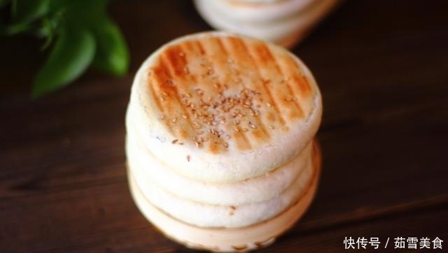 一碗面粉，一碗豆沙，做少油少糖的发面饼，老人孩子放心吃