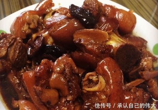 酱猪蹄怎么做才美味?学会这个做法,只需3味料,猪蹄又香又入味