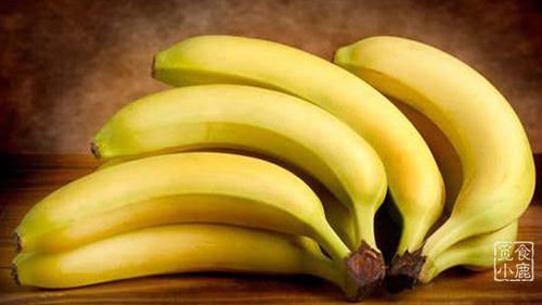 三步教你做香蕉饼,外面酥脆里面软糯,大人孩子都爱吃,建议收藏