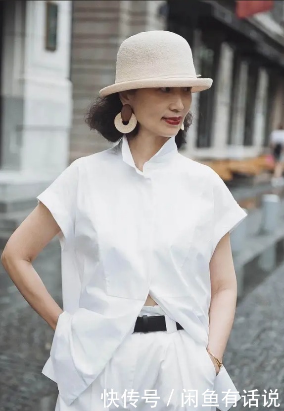 气质|刘浩存气质挺高级,一身黑白配简约不简单,一万六的腰带增色不少