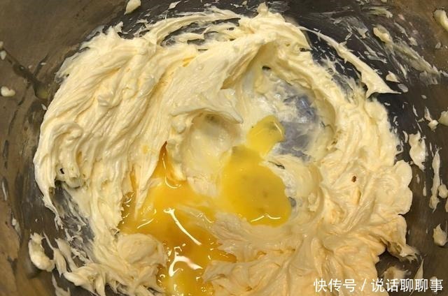 烤箱|家有烤箱,试试这蛋糕做法,松软香甜,比例特好记,新手一学就会