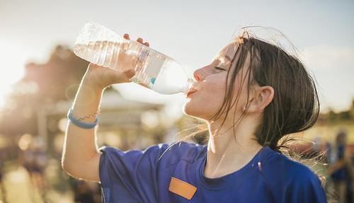 清肠|不论男女老少,饭后坚持吃1物,清肠排便,便秘、口臭没了