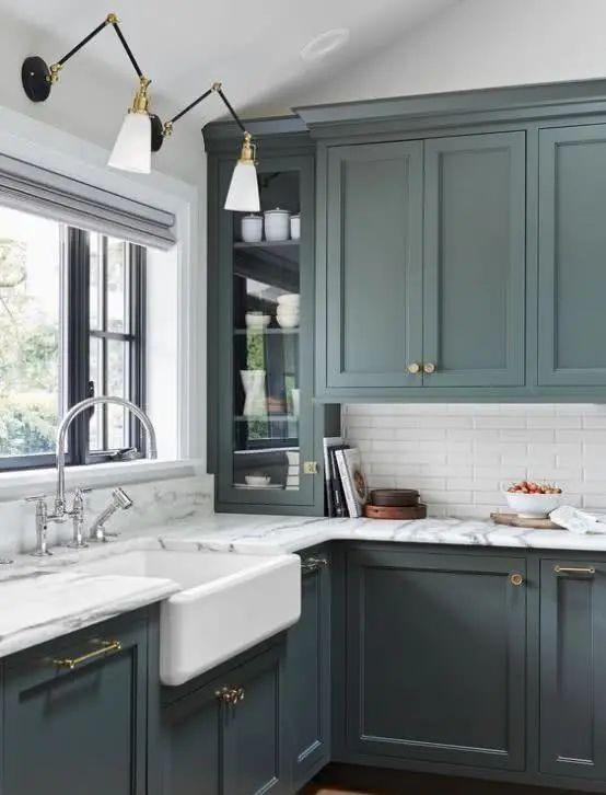 装修|厨房装修可别忽略了！灶台与吊柜中间贴层瓷砖做后挡板，太实用