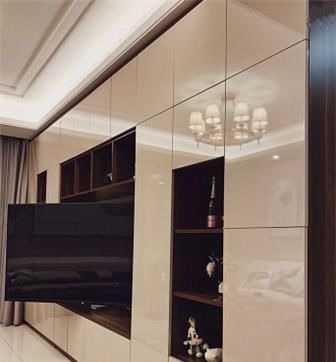 劳累感|不要在客厅装电视机背景墙了,聪明人都这样放电视,时尚又实用