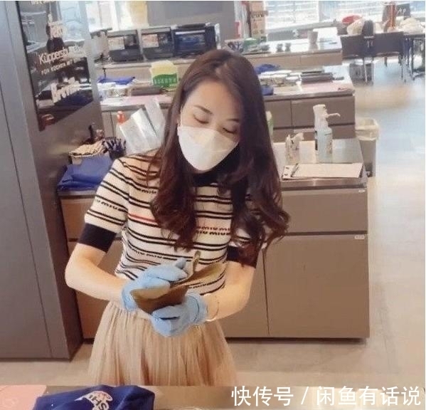 元素|方媛不愧是天王嫂,印花T恤配小黑裤也穿出高级感,气质都升华了