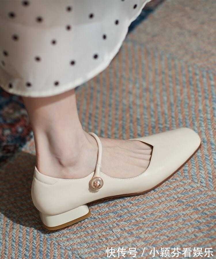 穿搭 女生秋冬穿风衣时,不管高矮,搭配这5双鞋子,照着穿都很高级