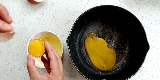 蛋黄|一杯牛奶,2个蛋黄,教你牛奶新吃法,滑嫩又柔软,孩子抢着吃