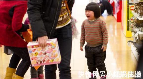 金钱观|熊孩子清空爸爸购物车,秒花7万,商家:东西能退,你家孩子不行