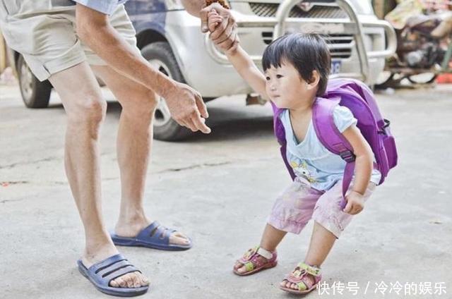 暖暖|“爸爸丢了”4岁萌宝求助民警,得知爸爸名字,让民警捧腹不已