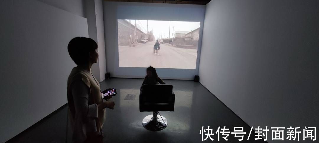 椅子季&十位中外艺术家组团参展，这个展览把椅子玩出了“花样年华”