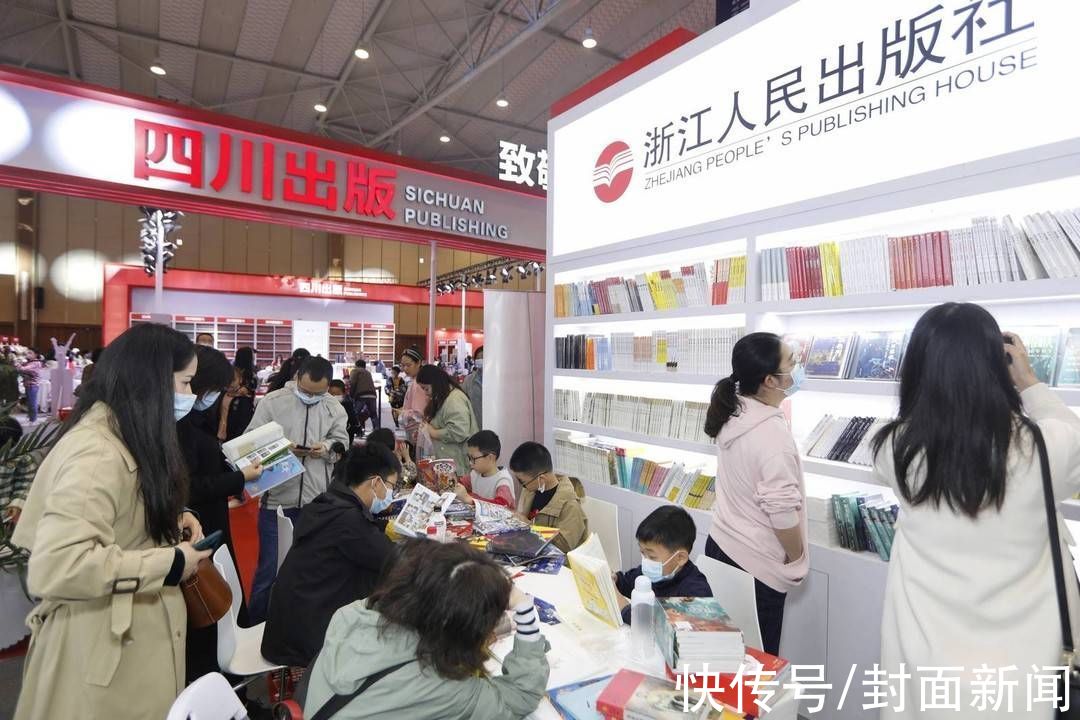 天府书展&天府书展·文化观察|线下+线上 少儿图书市场火爆非常