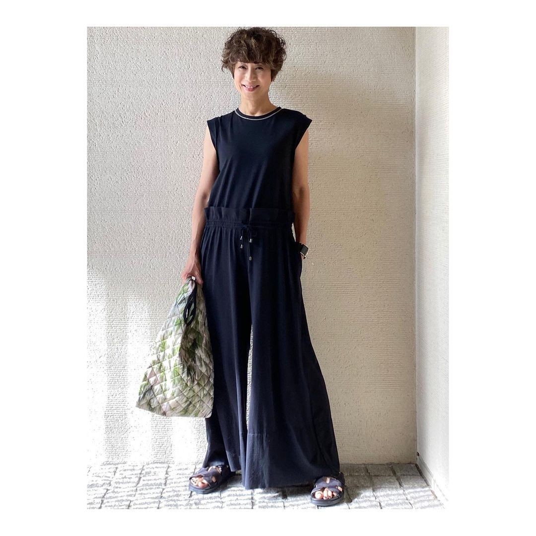 女性|看了这些50岁博主的“减龄穿搭”,才知道时尚与年龄无关,真养眼