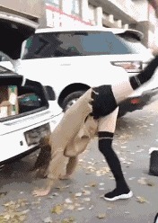 |搞笑GIF: 昨天领女友回家吃饭 全家人大气都不敢喘一下