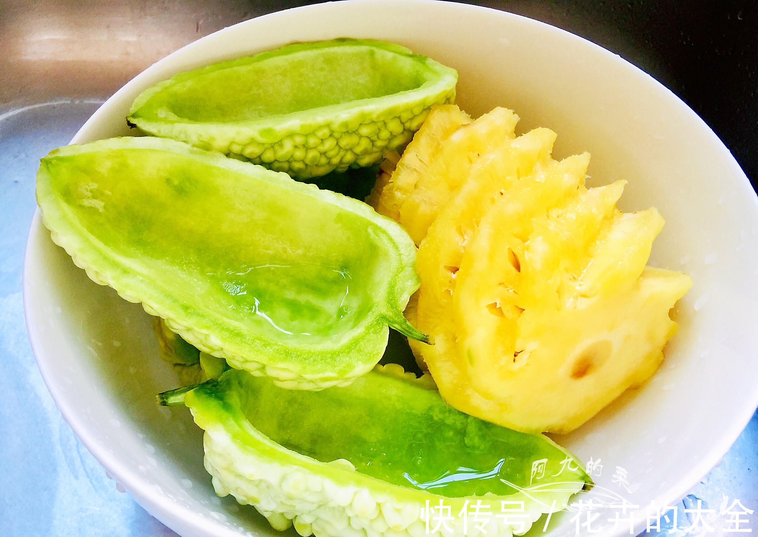 菠萝|中秋前后这水果正上市,10元钱2个,酸甜开胃,用来煮汤特好喝