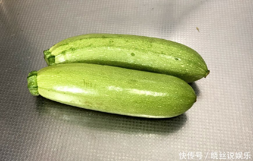 西葫芦最好的吃法,加2鸡蛋不用炒,饭店买不到,老人孩子都爱吃