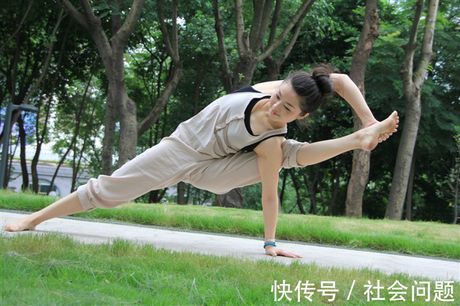 犬式|瘦腿瑜伽 简单三个瑜伽动作帮你快速瘦腿